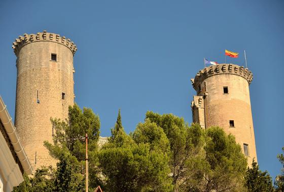 Château féodal de Châteaurenard.