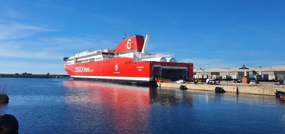 Navire de croisière de la Corsica ferries