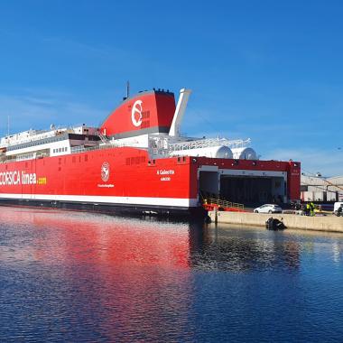 Navire de croisière de la Corsica ferries